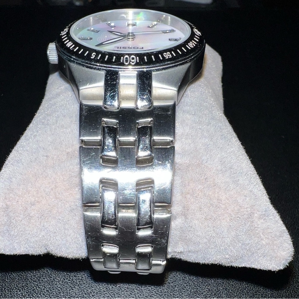 Fossil Watch with mother of pearl face - Picture 5 of 9
